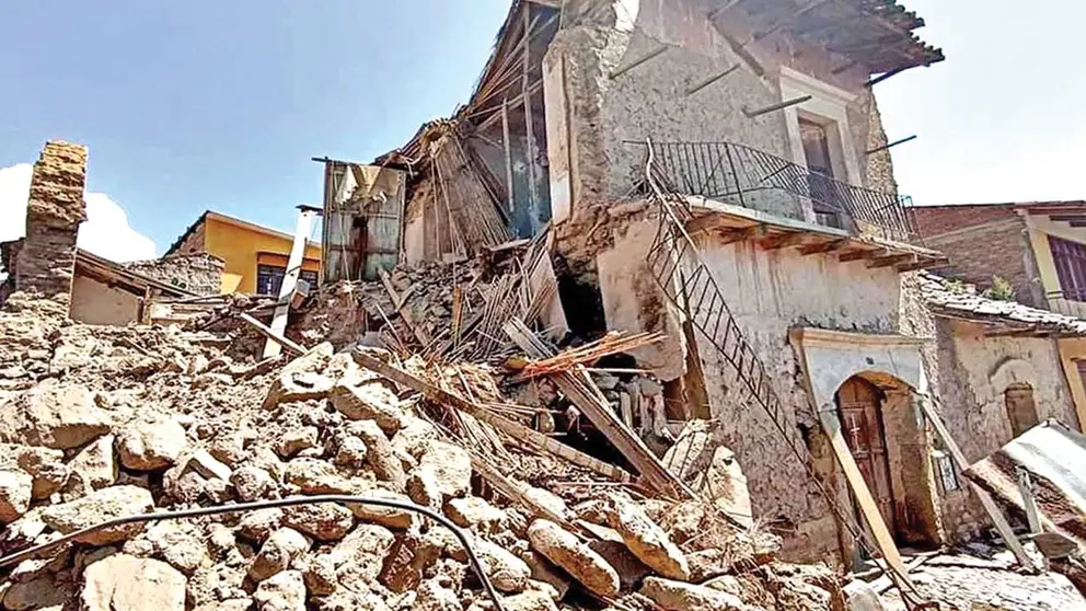 Una vivienda patrimonial de Tarata que cayó hace unos días. JUAN JOSÉ ATAHUICHI