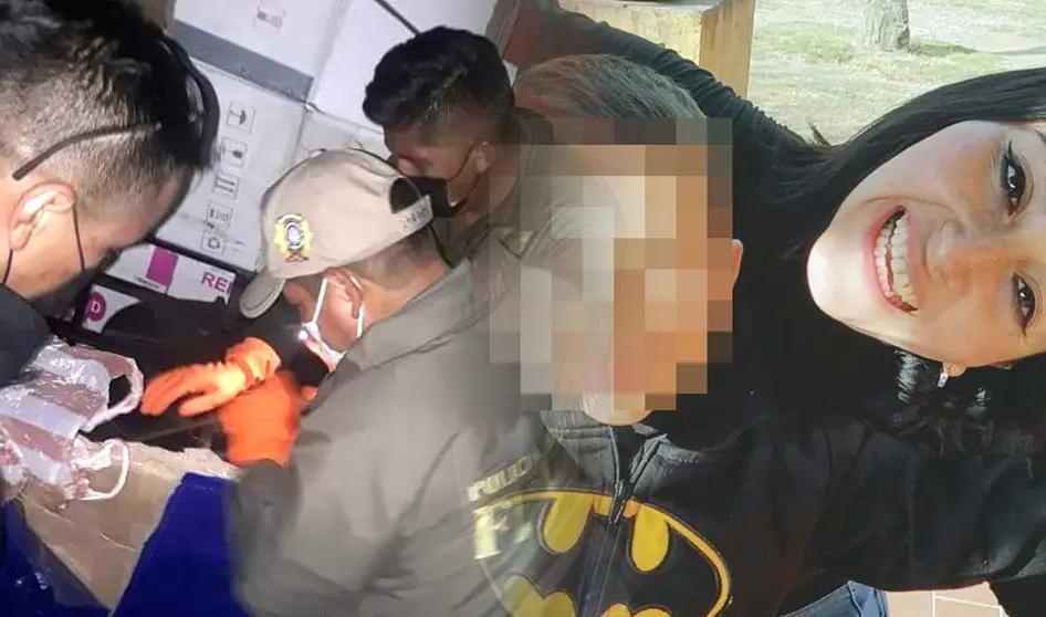 Del lado izquierdo, la escena lamentable donde fue hallado el cuerpo de Valeria Mercado. Del otro, la joven madre junto a su ni&ntilde;o. OPINI&Oacute;N