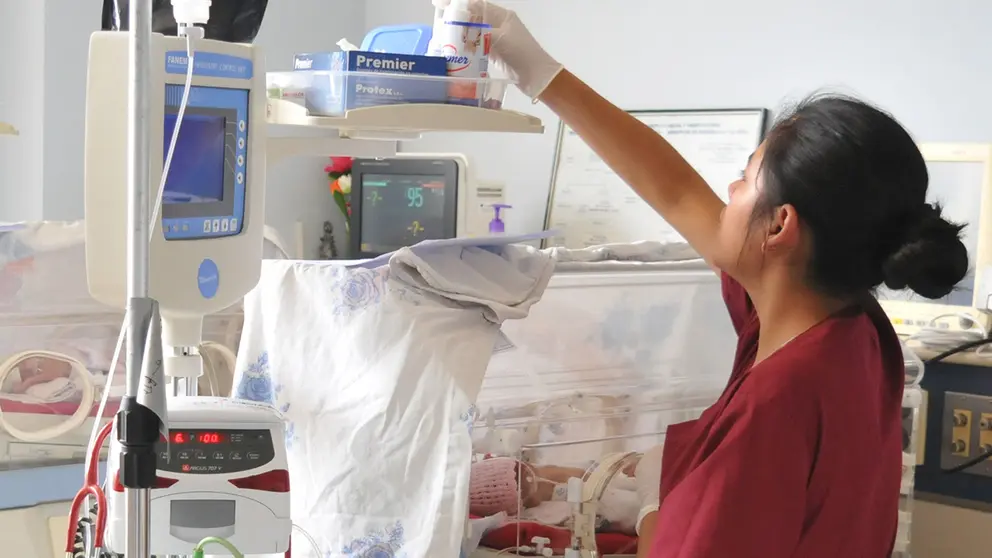Imagen referencial a un beb&eacute; internado en un hospital.     ARCHIVO