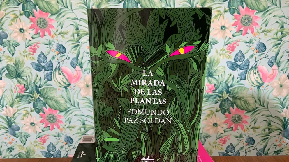 Portada de la edici&oacute;n espa&ntilde;ola de "La mirada de las plantas".             EPS