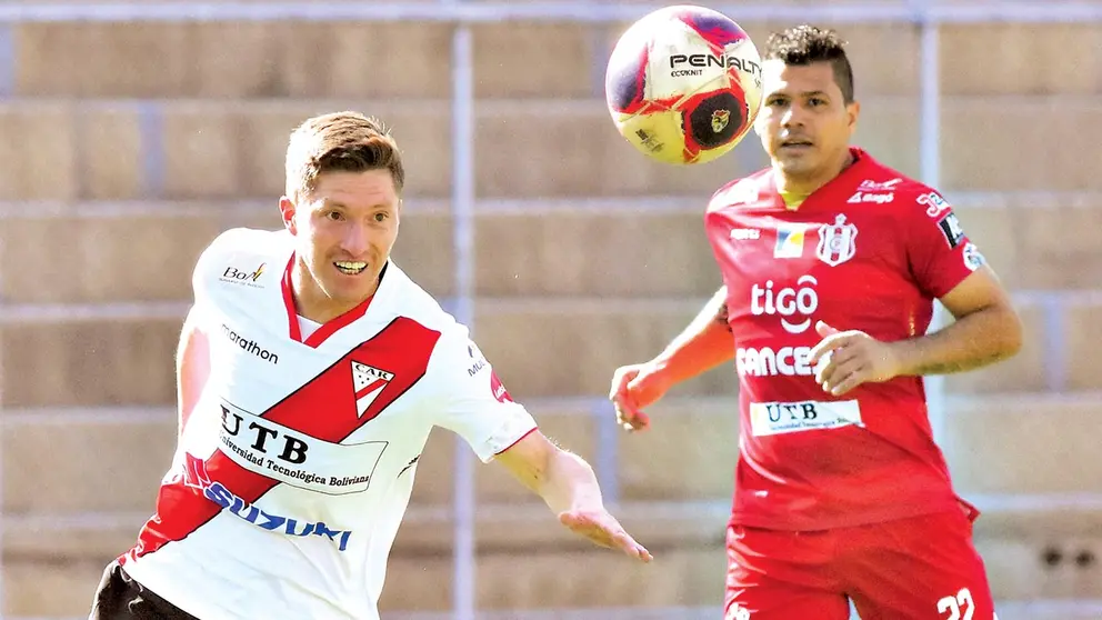 Una jugada del partido en que Always e Inde empataron 1-1 en El Alto.       APG