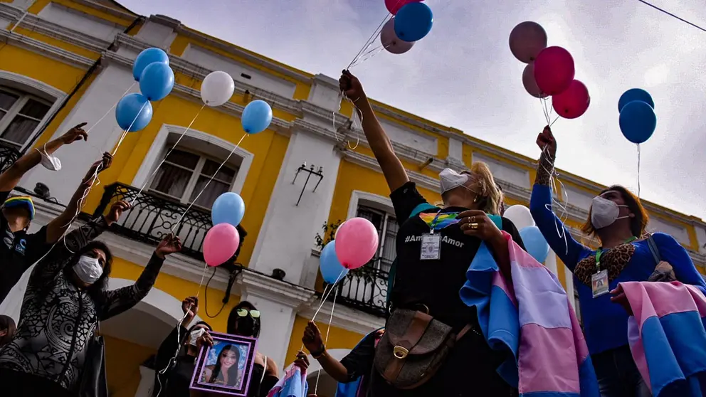 Marcha de grupos LGBTIQ+ exigiendo el respeto y cumplimiento de sus derechos humanos. DICO SOLÍS