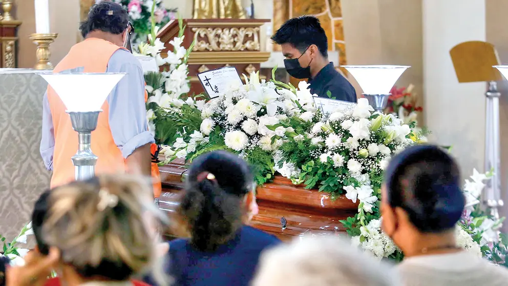 Despiden al fray Wilberth Daza, asesinado en la iglesia de San Francisco en Santa Cruz.     APG