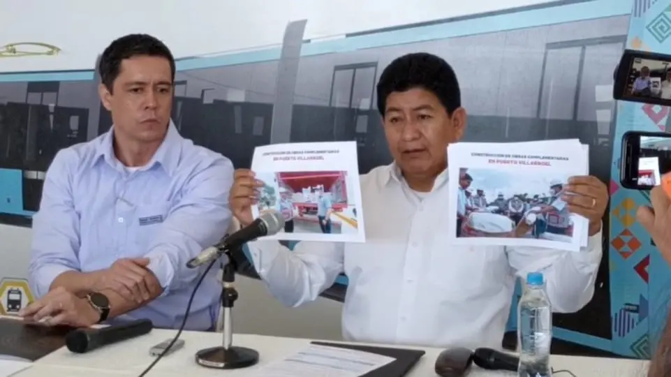 El ministro Edgar Monta&ntilde;o expone fotograf&iacute;a que la carga que no pudo ser enviada por la hidrov&iacute;a. CAPTURA RKC