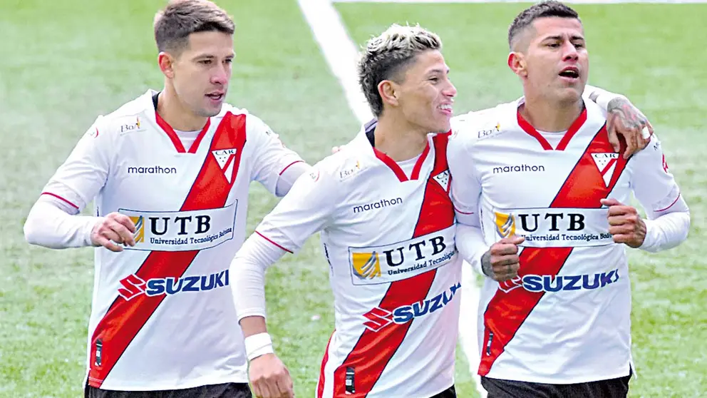 Los jugadores de Always celebran un gol. APG
