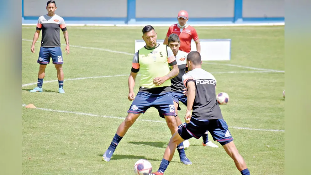 Una sesión de entrenamiento de los jugadores de Wilstermann. DICO SOLÍS