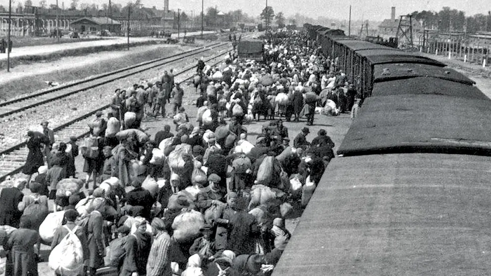 Judíos llegan al campo de exterminio nazi de Auschwitz, en mayo de 1944. LENA MUCHA-AVISHAG  SHAAR-YASHUV-YAD VASHEM