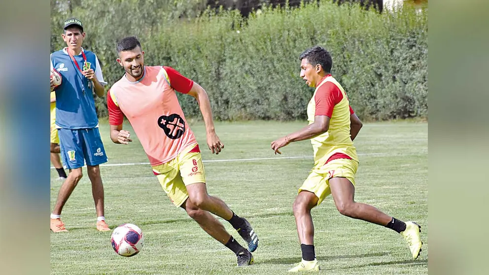 Sesión de fútbol en el Auriverde. ARCHIVO
