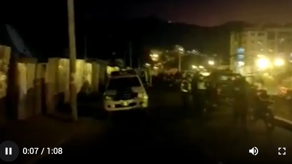 Trabajo de excavaci&oacute;n para rescatar a dos presuntos desaparecidos en La Paz.