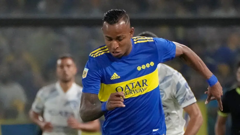 Sebastián Villa protagoniza una acci&oacute;n de juego durante un partido del Xeneize. Facebook Boca