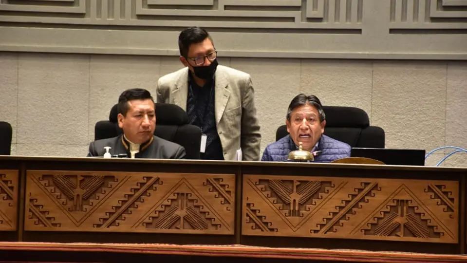 El presidente de la ALP, David Choquehuanca (c), en la sexta sesi&oacute;n de la ALP. C&Aacute;MARA DE DIPUTADOS