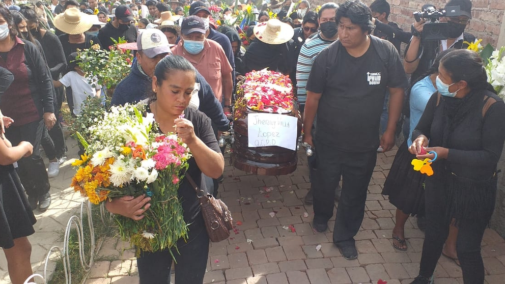 Familiares y amigos despiden a Jhenny, octava v&iacute;ctima de feminicidio en Cochabamba. RICARDO CRUZ