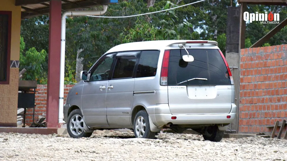 Un vehículo sin placas en el municipio de Ivirgarzama. DICO SOLÍS