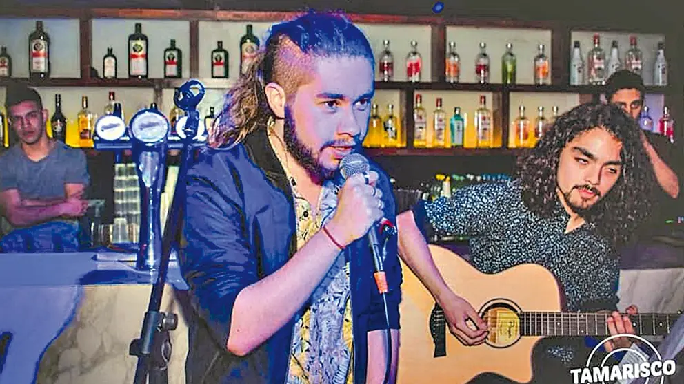 El cantante tarijeño Royé Campero en una actuación. ARCHIVO