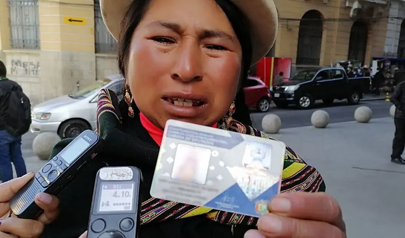 Luc&iacute;a Huanca, mujer que denuncia que el padre de sus hijos no pasar&iacute;a pensiones. ERBOL