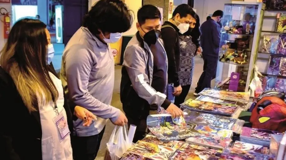 Visitantes en una edici&oacute;n anterior de la Feria del Libro de Santa Cruz.              ARCHIVO