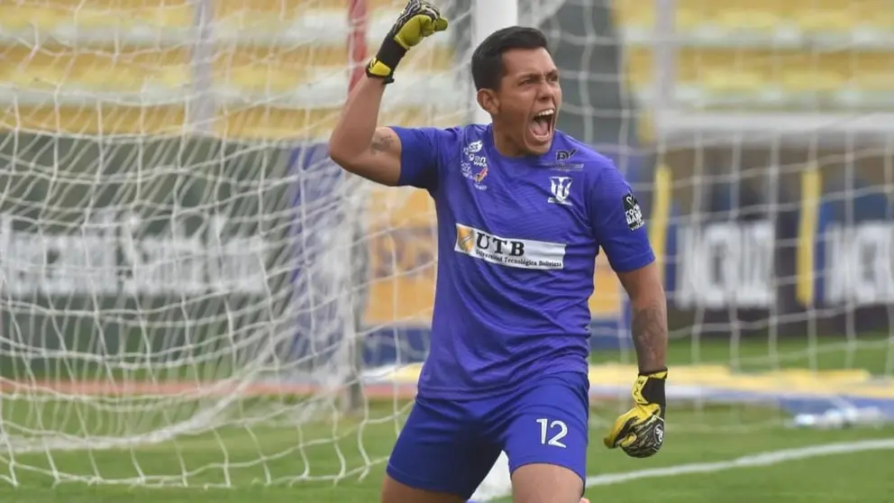 El arquero Gustavo Chula Salvatierra, portero de Palmaflor, celebra la atajada ante el Tigre. APG