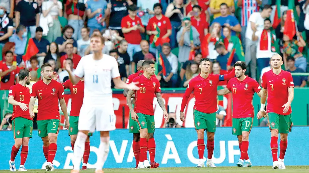 Los jugadores de Portugal celebran el triunfo ante los checos, en Lisboa. INFOBAE