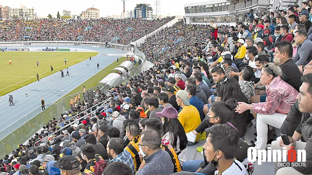 Una imagen referencia de las tribunas del estadio Félix Capriles, en un partido oficial. DICO SOLÍS