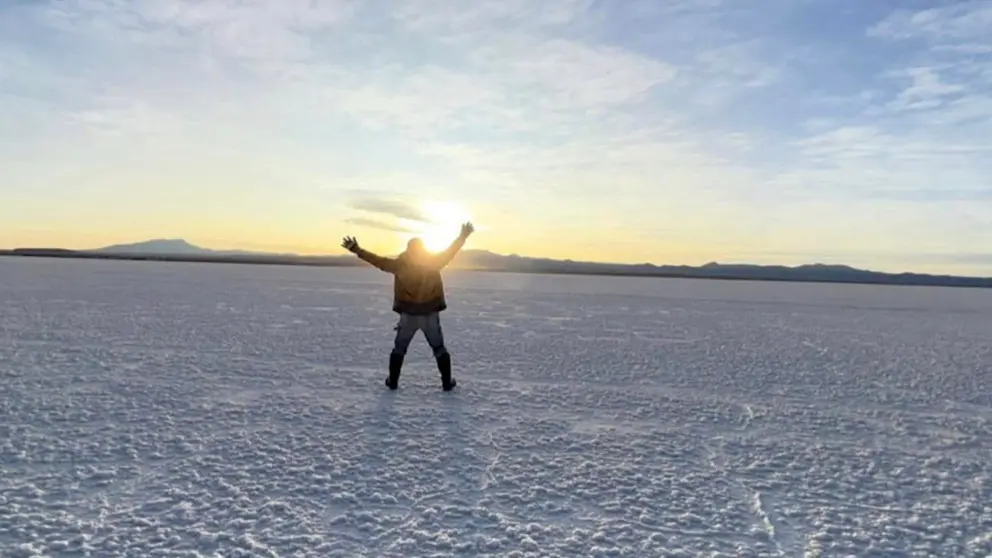 El cantante mexicano Christian Nodal visit&oacute; el Salar de Uyuni.