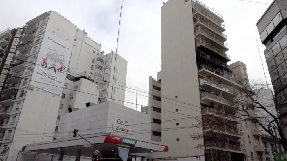 Vista del edificio que sufrió un incendio en el barrio de Recoleta de la ciudad de Buenos Aires, este 23 de junio de 2022. EFE