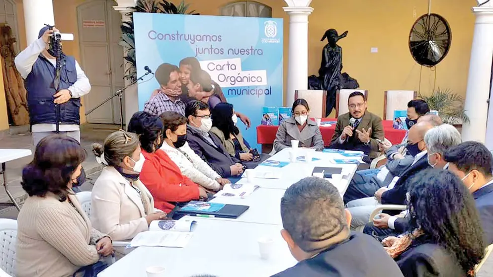 Concejales se reunieron con diferentes sectores, ayer. MELISSA REVOLLO