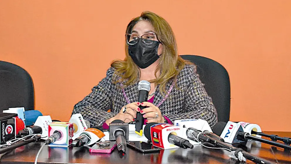 La fiscal de Cochabamba, Nuria Gonzáles, durante la conferencia de prensa. FISCALÍA