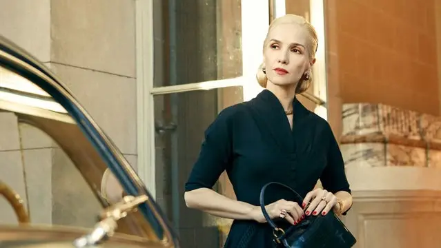 La actriz Natalia Oreiro como Eva Per&oacute;n en "Santa Evita".    STAR+