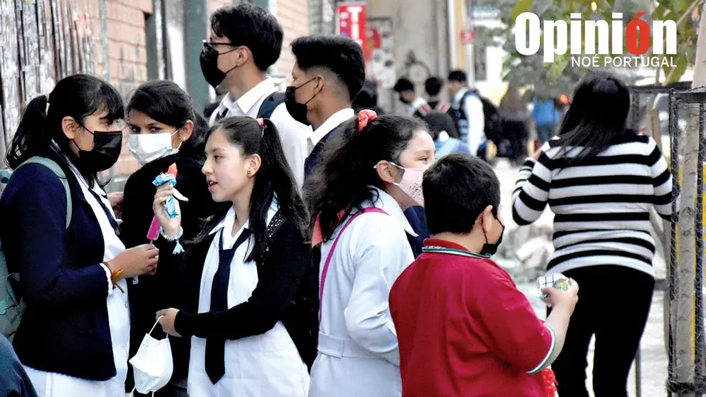 Los escolares, a punto de entrar a clases./ NO&Eacute; PORTUGAL