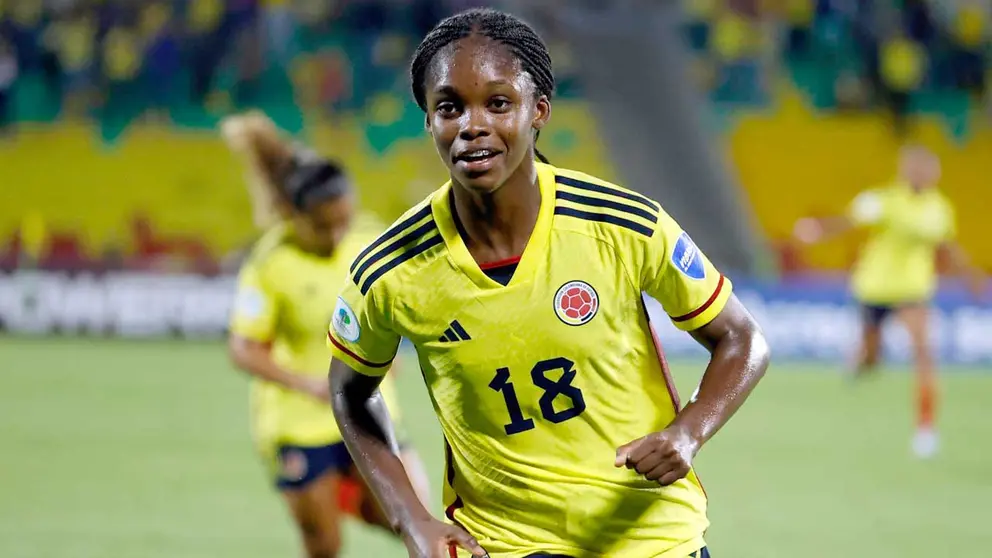 Linda Caicedo de Colombia celebra un gol, el 25 de julio de 2022, en un partido de la semifinal de la Copa América Femenina entre Colombia y Argentina en el estadio Alfonso López en Bucaramanga (Colombia). EFE