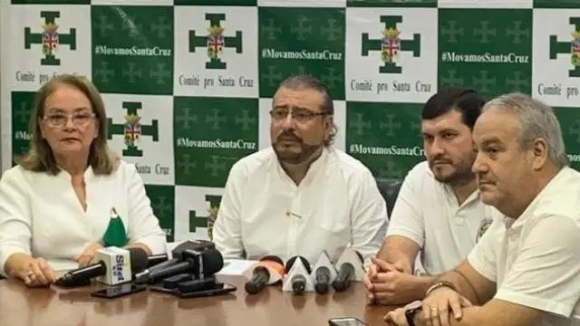 C&iacute;vicos de Santa Cruz, en una reuni&oacute;n reciente.