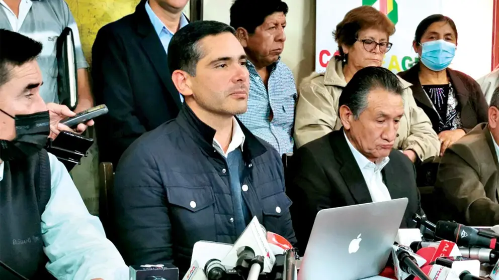 La Confederaci&oacute;n Agropecuaria Nacional reunida ayer. C&Aacute;MARA AGROPECUARIA DE COCHABAMBA