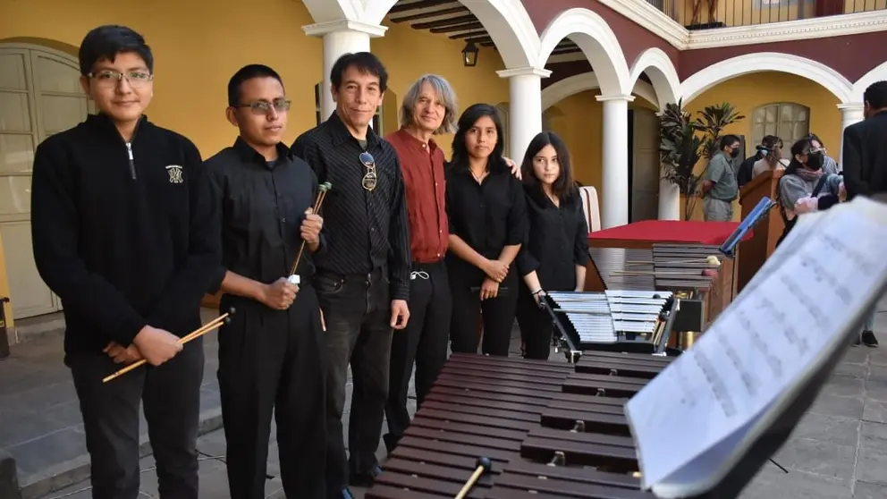 El percusionista franc&eacute;s Thierry Miroglio, tercero de la izquierda a la derecha, durante la presentaci&oacute;n de los conciertos.     NO&Eacute; PORTUGAL