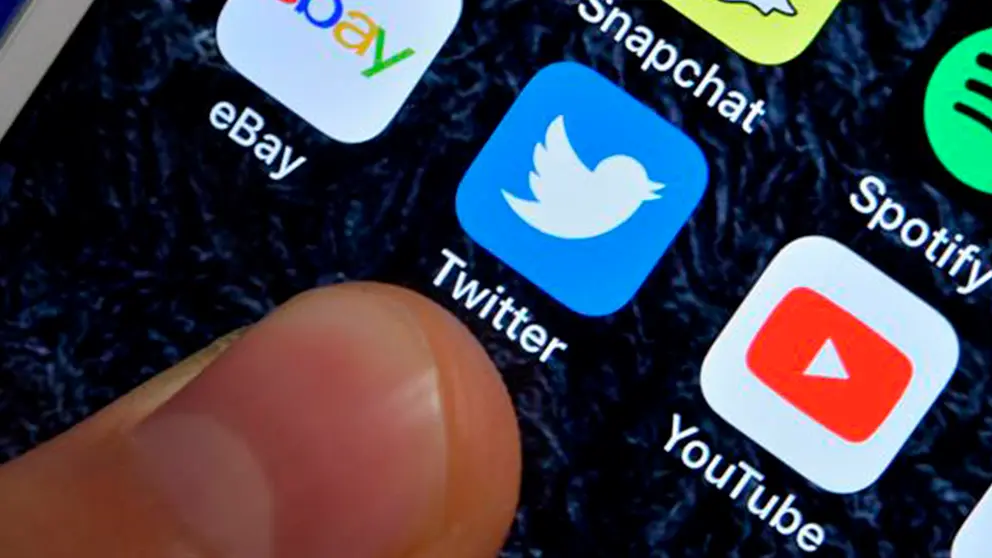 La aplicaci&oacute;n Twitter, en un dispositivo. EFE