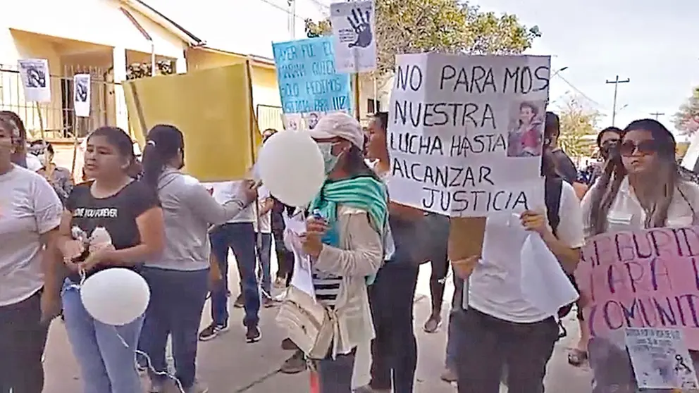 Familia, amigos y compa&ntilde;eros exigen justicia por el feminicidio de Luz en Carapar&iacute;, Tarija. RTC CARAPAR&Iacute;