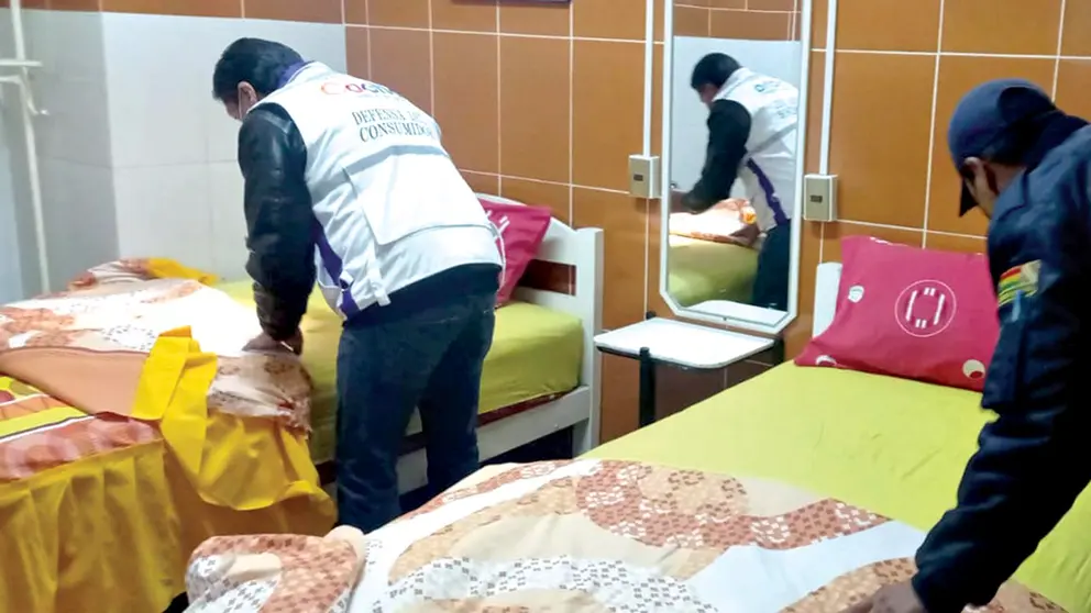 Personal de la Alcald&iacute;a realiza el control en los alojamientos. ALCALD&Iacute;A DE COCHABAMBA