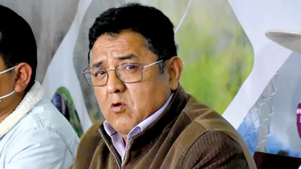 El ministro de  Desarrollo Rural y Tierras Remmy González en conferencia de prensa. APG