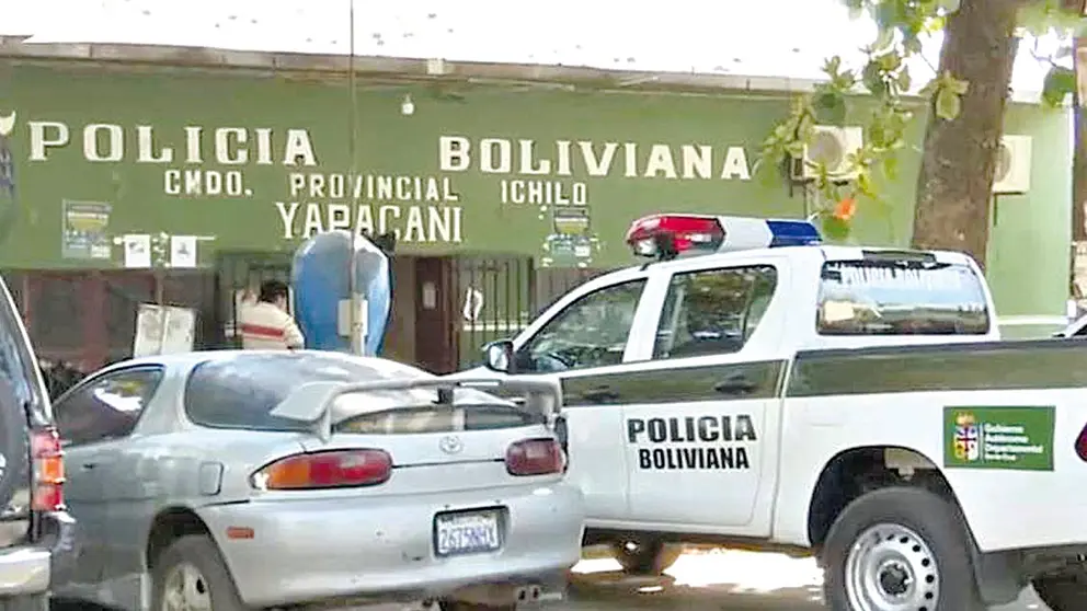 Fotograf&iacute;a del frontis de la Polic&iacute;a de Yapacan&iacute;, Santa Cruz. UNITEL