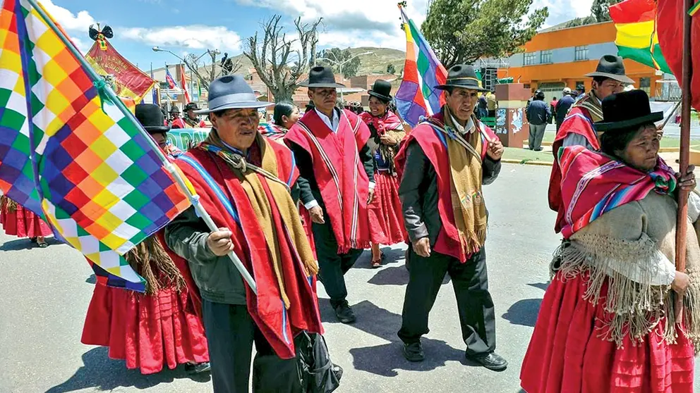 Imagen referencial a la organizaci&oacute;n social Ponchos Rojos. ARCHIVO