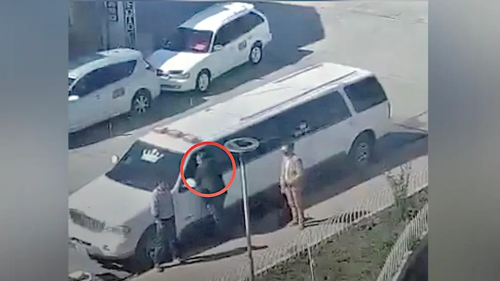 Jhasmani Torrico llega en limosina al Juzgado de Sacaba. CAPTURA DE PANTALLA