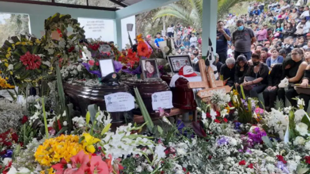 &ldquo;Rayito&rdquo;, &ldquo;Pollo&rdquo; y Shirley son despedidos por sus familiares y amigos./Radio Yungas y El Chasqui