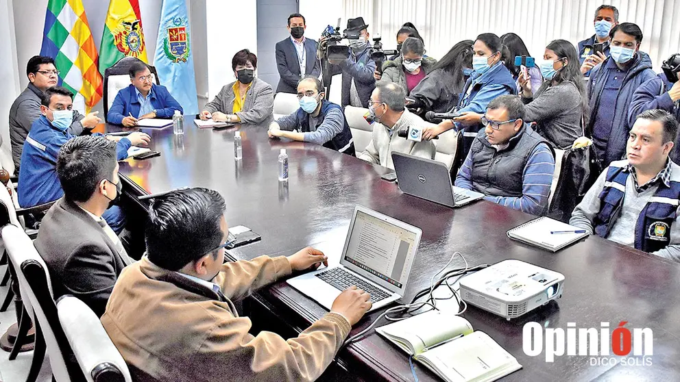 La reuni&oacute;n entre representantes de la Gobernaci&oacute;n y la AISEM, este 31 de agosto. DICO SOL&Iacute;S