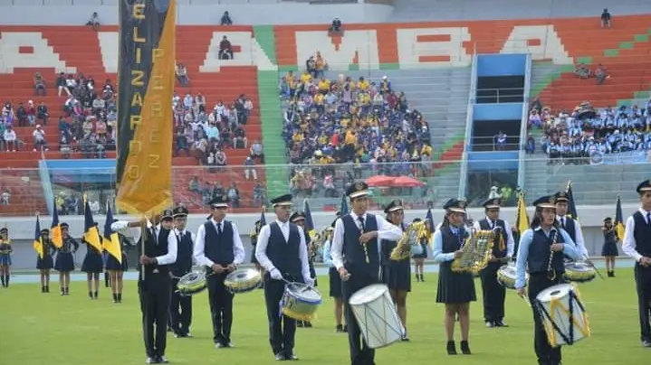 Presentaci&oacute;n de una unidad educativa en el estadio F&eacute;lix Capriles. GOBERNACI&Oacute;N