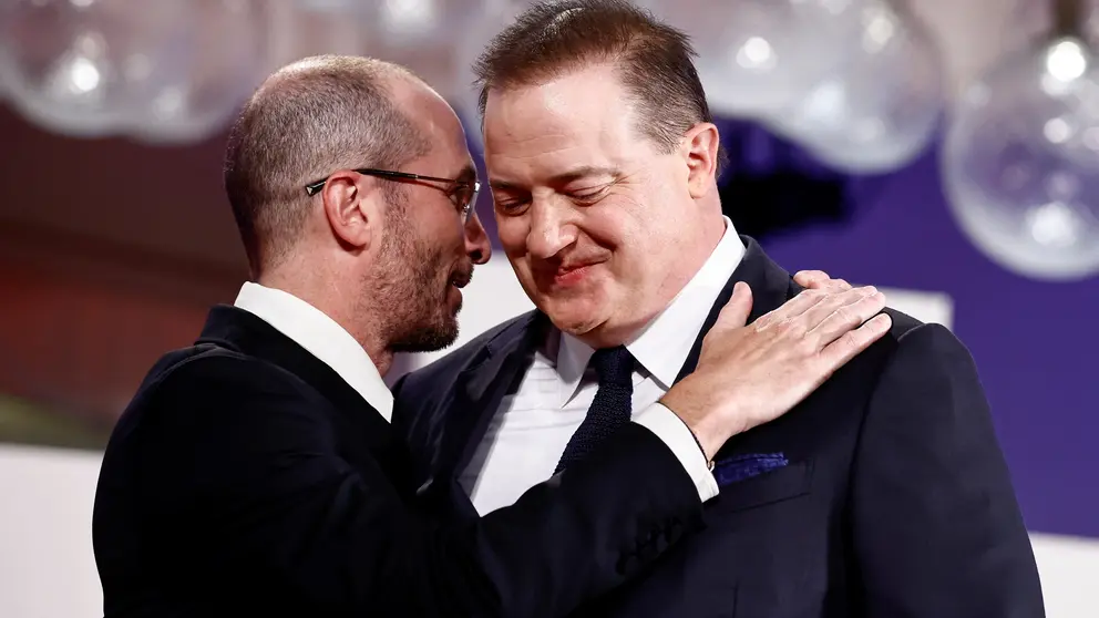 Un emocionado Brendan Fraser en el Festival de Venecia.     TWITTER