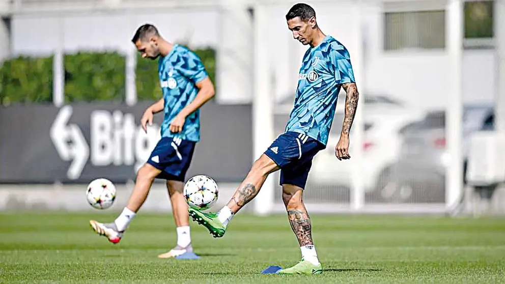 &Aacute;ngel Di Mar&iacute;a entrena con Juve en sesi&oacute;n pasada. FACEBOOK JUVENTUS