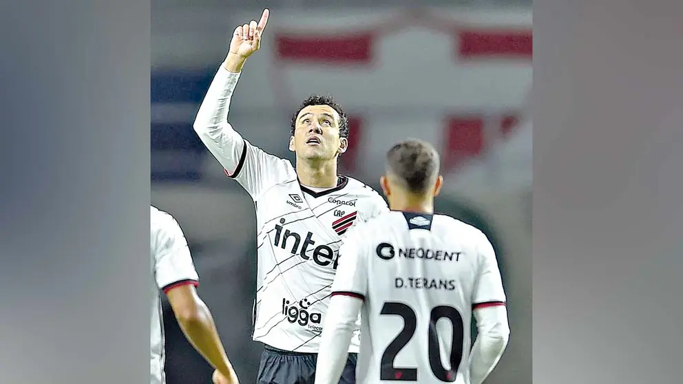 Jugadores de Parananense festejan el gol de la  clasificación. INSTAGRAM CAP