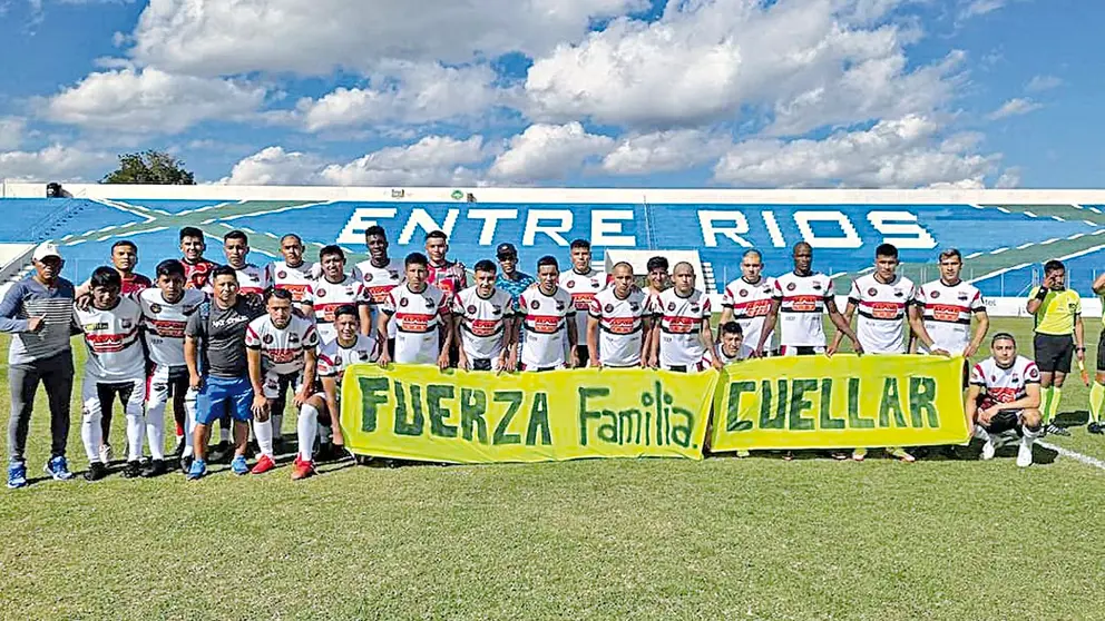 Jugadores de Enrique Happ, antes de un duelo de Simón Bolívar./ FACEBOOK ENRIQUE HAPP