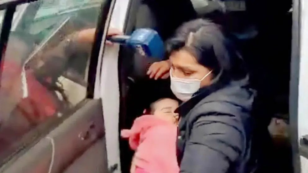 Soledad Chapet&oacute;n, cuando fue aprehendida y conducida a instancias policiales de El Alto.   APG