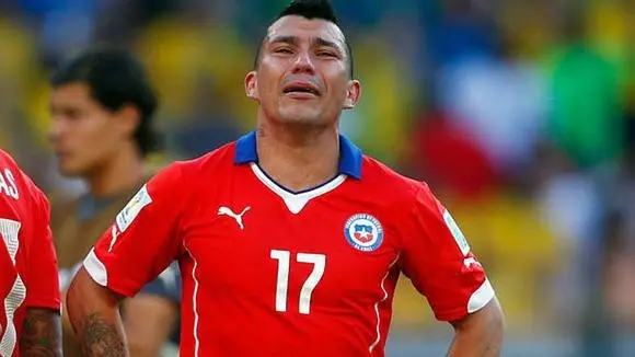 Gary Medel, desconsolado tras una derrota de Chile. EL BOCON