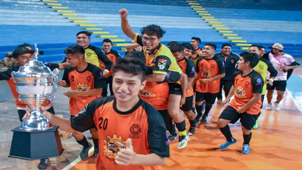 Claret festeja el t&iacute;tulo logrado en el torneo departamental de futsal y su clasificaci&oacute;n a la Copa Sim&oacute;n Bol&iacute;var. NO&Eacute; PORTUGAL